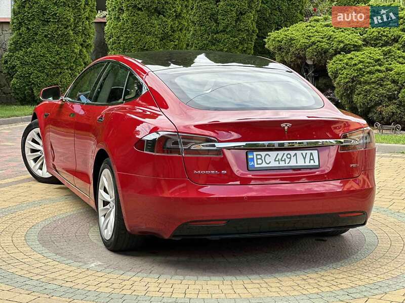 Ліфтбек Tesla Model S 2017 в Львові