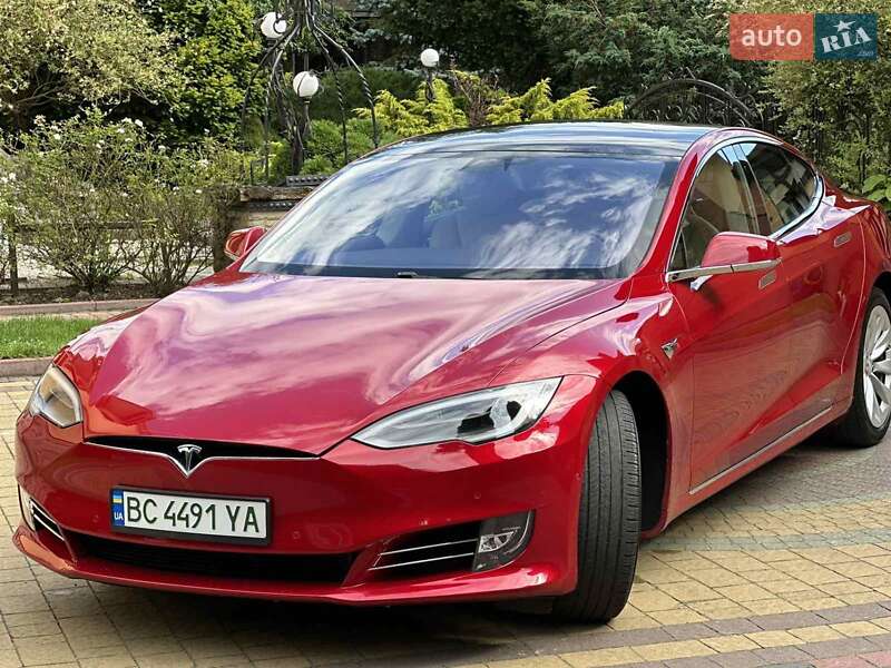Ліфтбек Tesla Model S 2017 в Львові