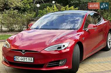 Лифтбек Tesla Model S 2017 в 