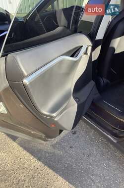 Лифтбек Tesla Model S 2013 в 