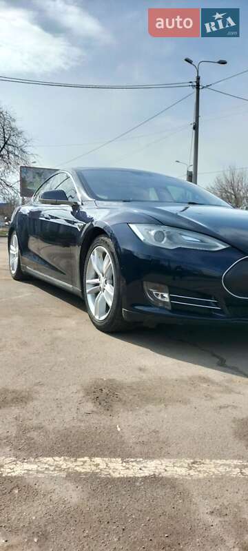 Tesla Model S 2014