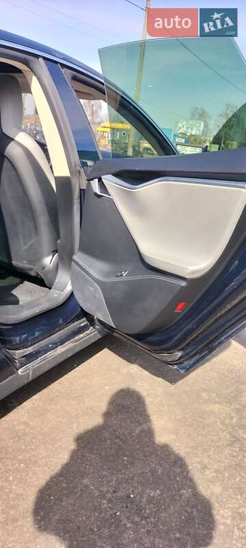 Лифтбек Tesla Model S 2014 в Сумах