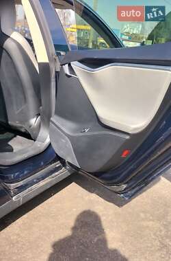 Лифтбек Tesla Model S 2014 в 