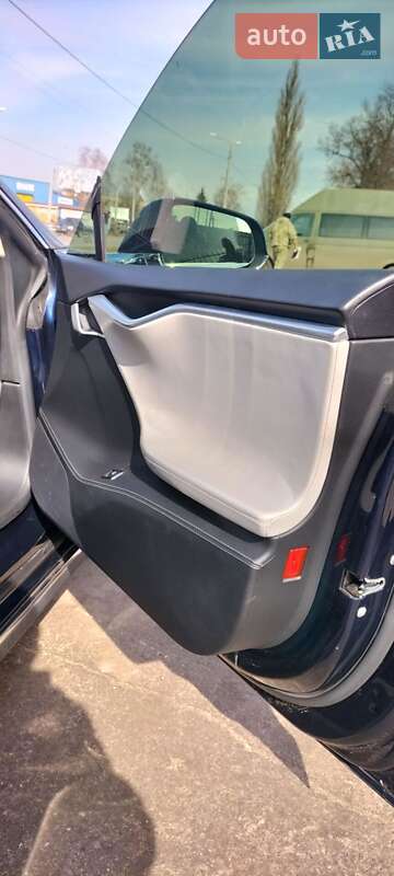 Лифтбек Tesla Model S 2014 в Сумах