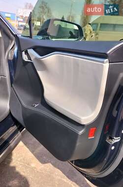 Лифтбек Tesla Model S 2014 в 