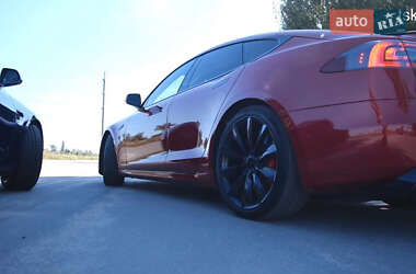 Лифтбек Tesla Model S 2015 в Киеве