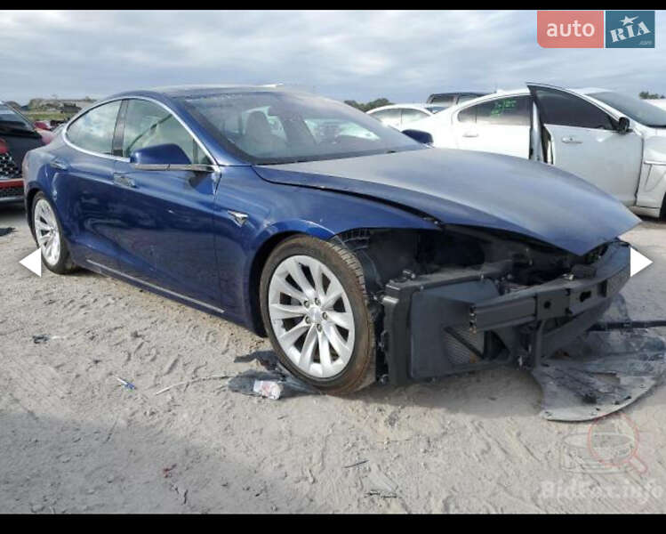 Лифтбек Tesla Model S 2018 в Киеве