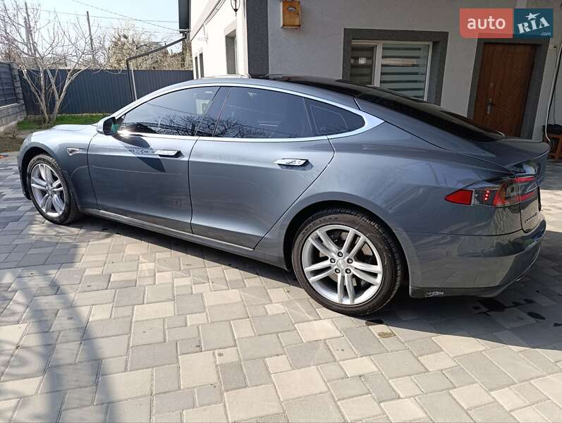 Лифтбек Tesla Model S 2013 в Измаиле
