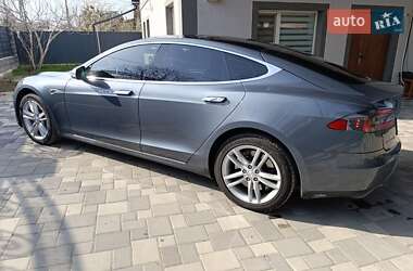 Лифтбек Tesla Model S 2013 в 