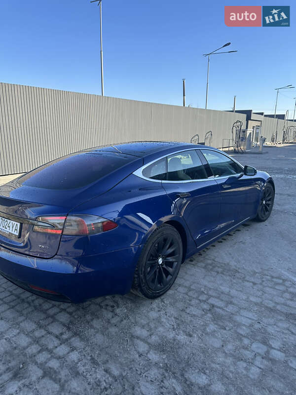 Лифтбек Tesla Model S 2016 в Львове
