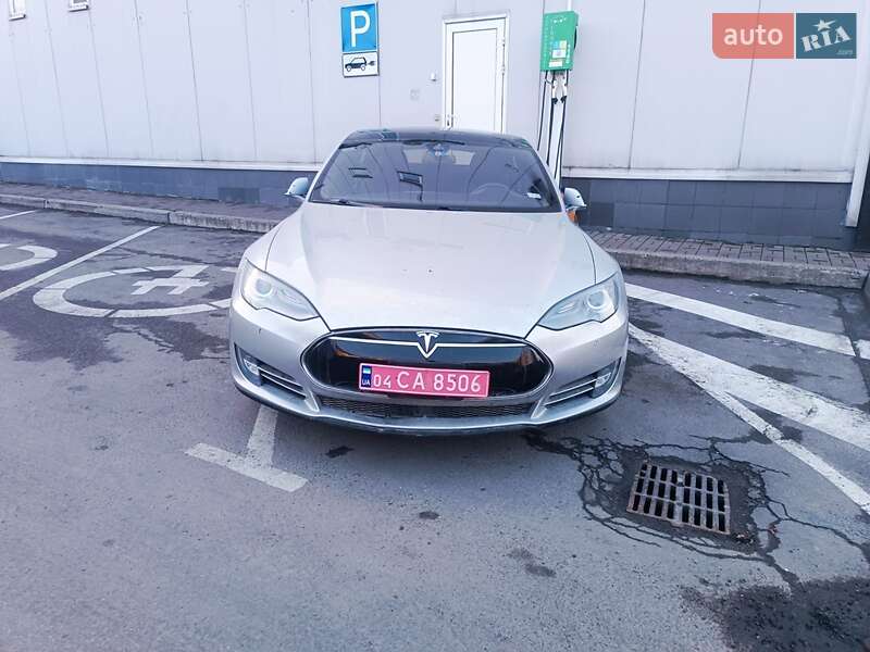 Ліфтбек Tesla Model S 2014 в Львові