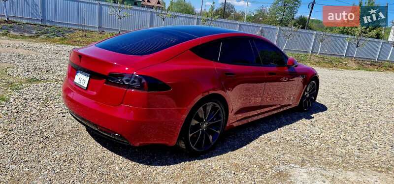 Ліфтбек Tesla Model S 2017 в Косові