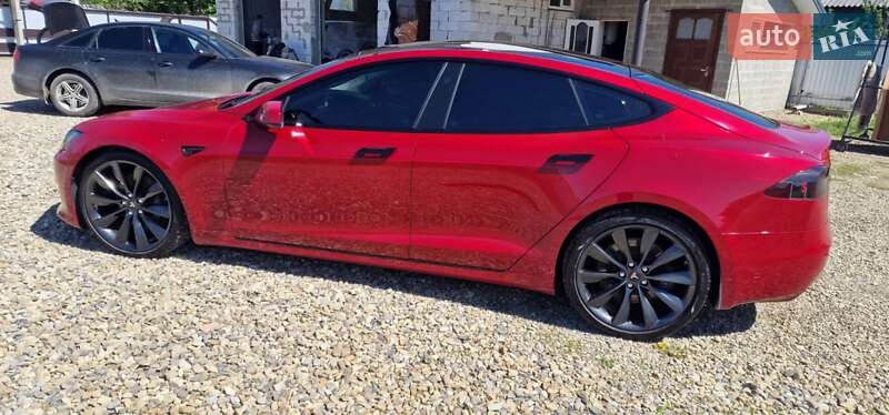 Ліфтбек Tesla Model S 2017 в Косові