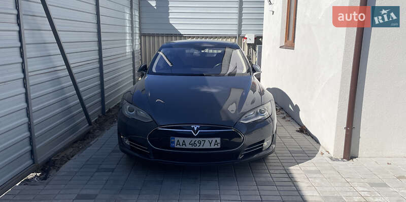 Ліфтбек Tesla Model S 2014 в Києві