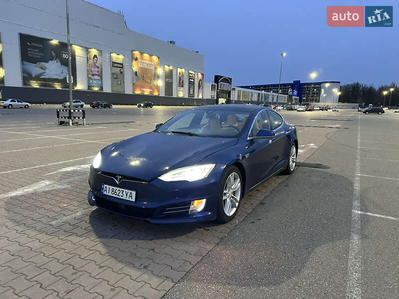 Лифтбек Tesla Model S 2015 в Киеве