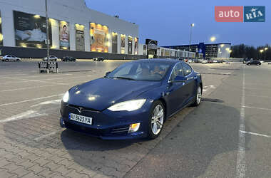 Лифтбек Tesla Model S 2015 в 