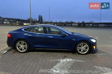 Лифтбек Tesla Model S 2015 в 