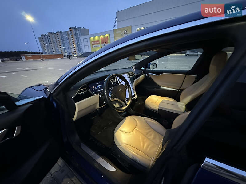 Лифтбек Tesla Model S 2015 в Киеве