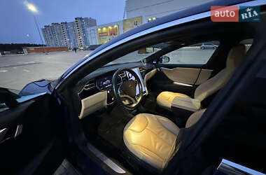 Лифтбек Tesla Model S 2015 в 