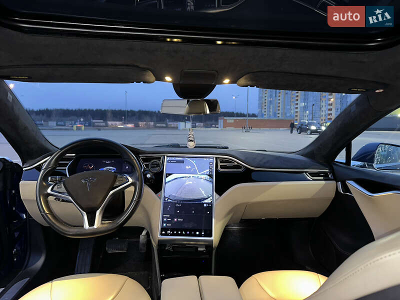 Лифтбек Tesla Model S 2015 в Киеве