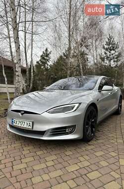 Лифтбек Tesla Model S 2015 в 
