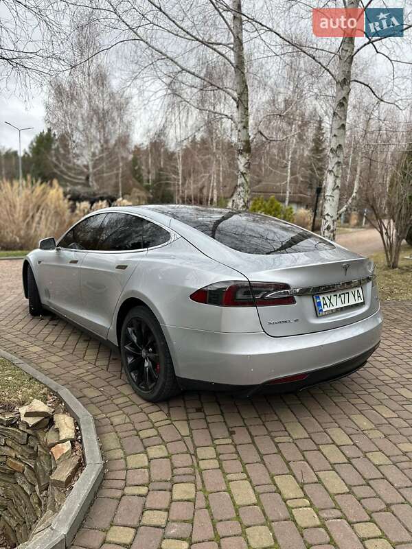 Лифтбек Tesla Model S 2015 в Харькове