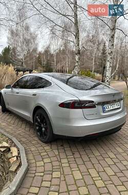 Лифтбек Tesla Model S 2015 в 