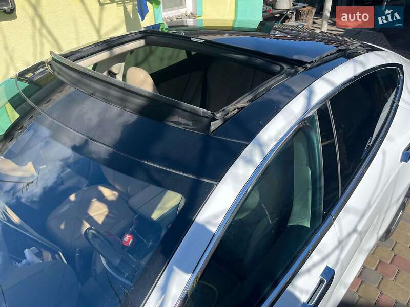 Лифтбек Tesla Model S 2015 в Луцке