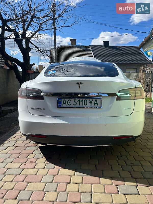 Лифтбек Tesla Model S 2015 в Луцке