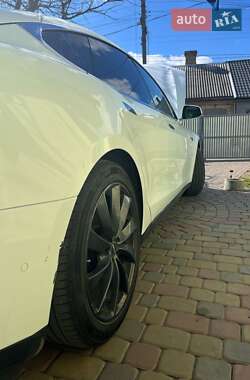 Ліфтбек Tesla Model S 2015 в 