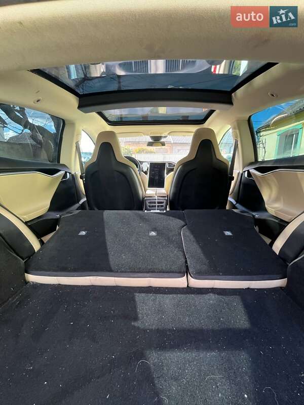 Лифтбек Tesla Model S 2015 в Луцке