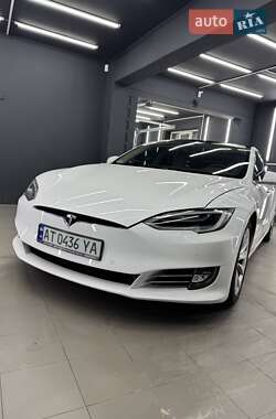 Лифтбек Tesla Model S 2017 в 