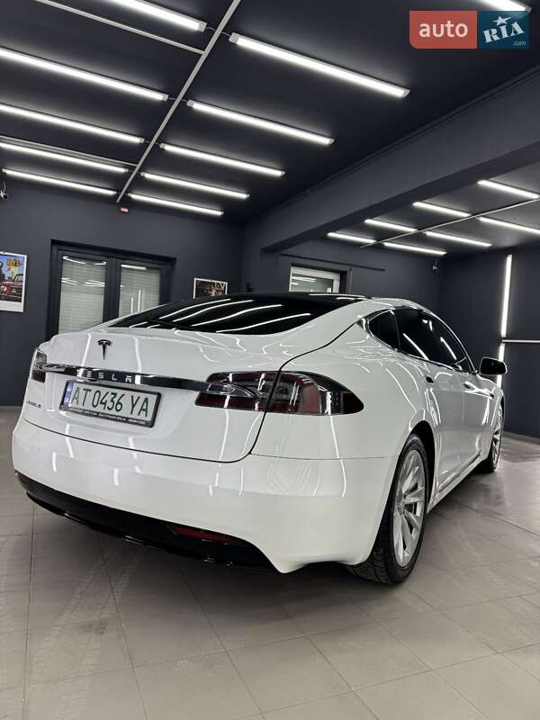 Лифтбек Tesla Model S 2017 в Коломые