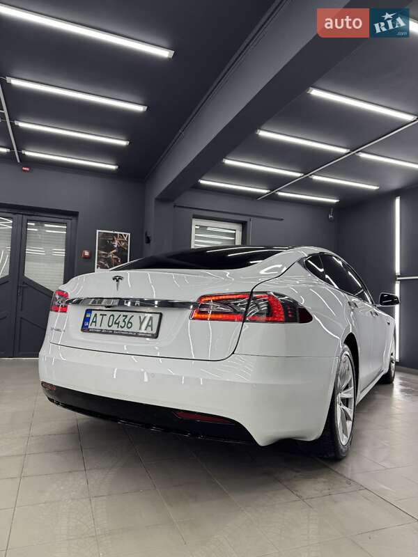 Лифтбек Tesla Model S 2017 в Коломые