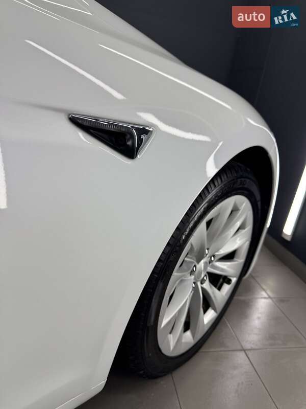Лифтбек Tesla Model S 2017 в Коломые