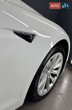 Лифтбек Tesla Model S 2017 в 