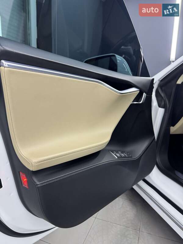 Лифтбек Tesla Model S 2017 в Коломые