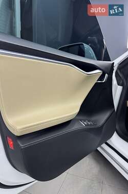 Лифтбек Tesla Model S 2017 в 
