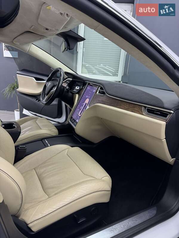 Лифтбек Tesla Model S 2017 в Коломые