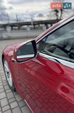 Лифтбек Tesla Model S 2017 в 