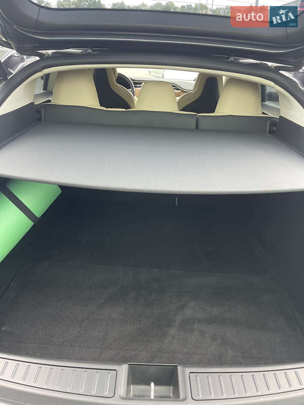 Ліфтбек Tesla Model S 2016 в Києві