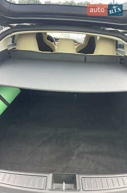Лифтбек Tesla Model S 2016 в 