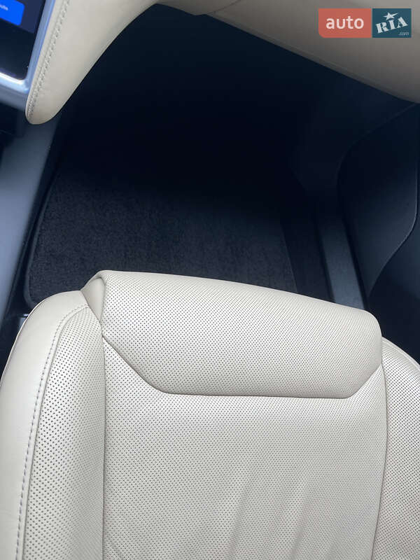 Ліфтбек Tesla Model S 2016 в Києві