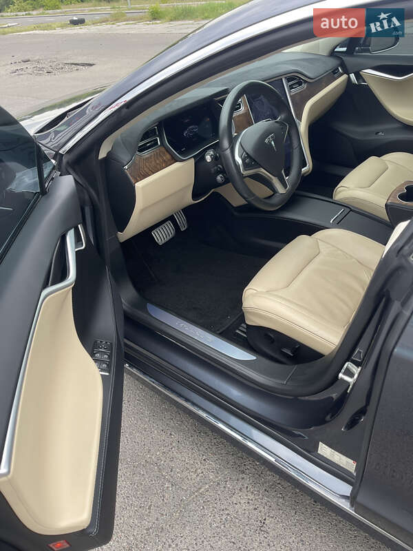Ліфтбек Tesla Model S 2016 в Києві