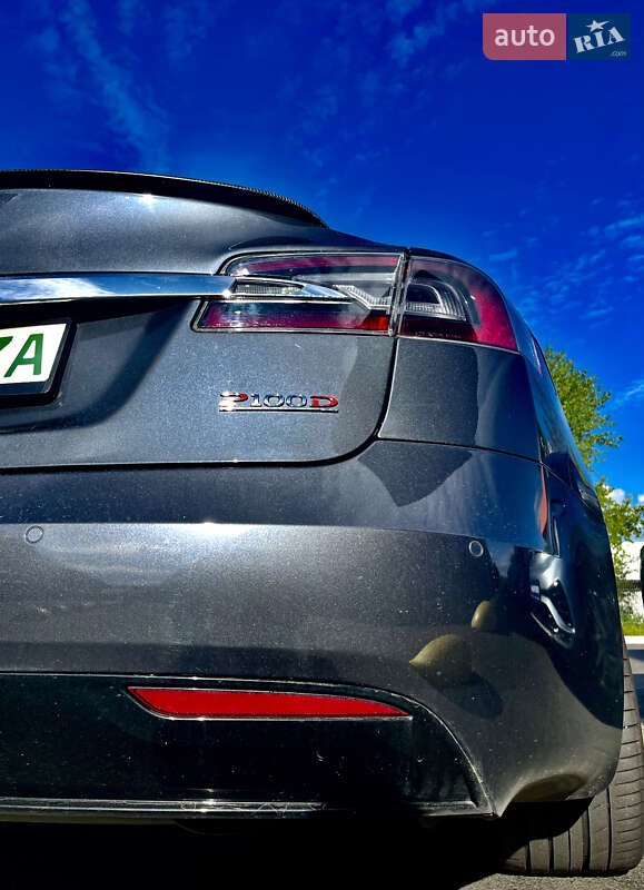 Ліфтбек Tesla Model S 2016 в Києві