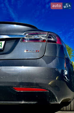 Лифтбек Tesla Model S 2016 в 