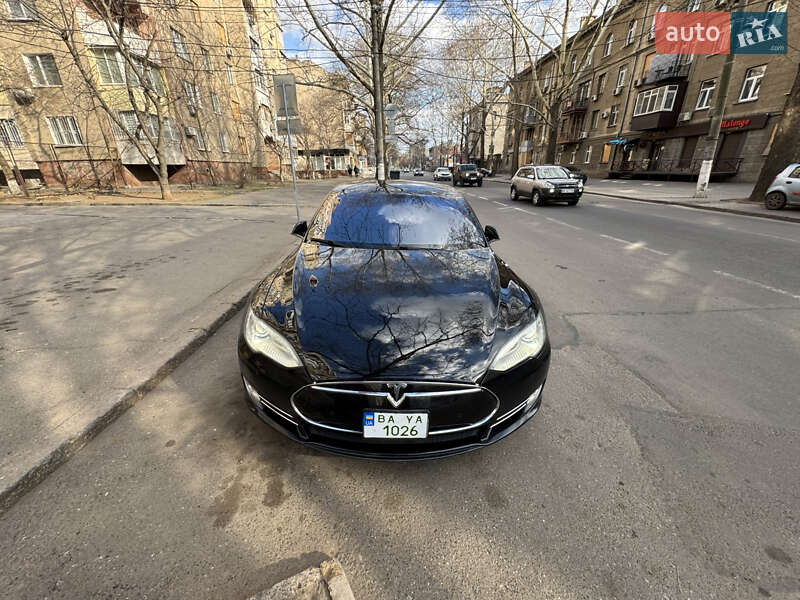 Ліфтбек Tesla Model S 2014 в Миколаєві