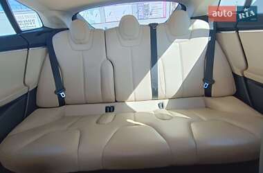 Лифтбек Tesla Model S 2014 в 