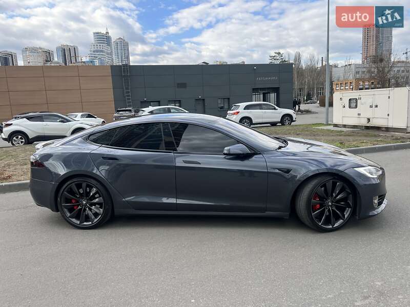 Лифтбек Tesla Model S 2017 в Днепре