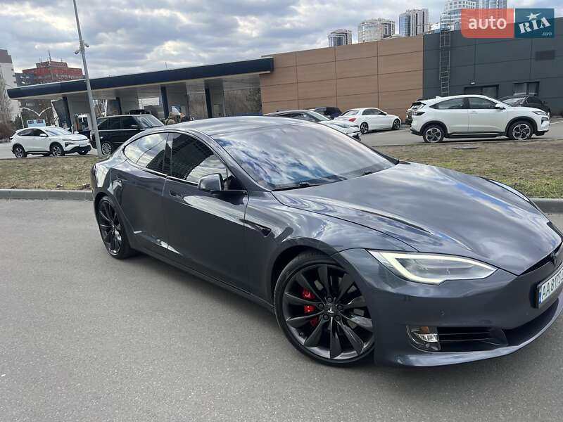 Лифтбек Tesla Model S 2017 в Днепре